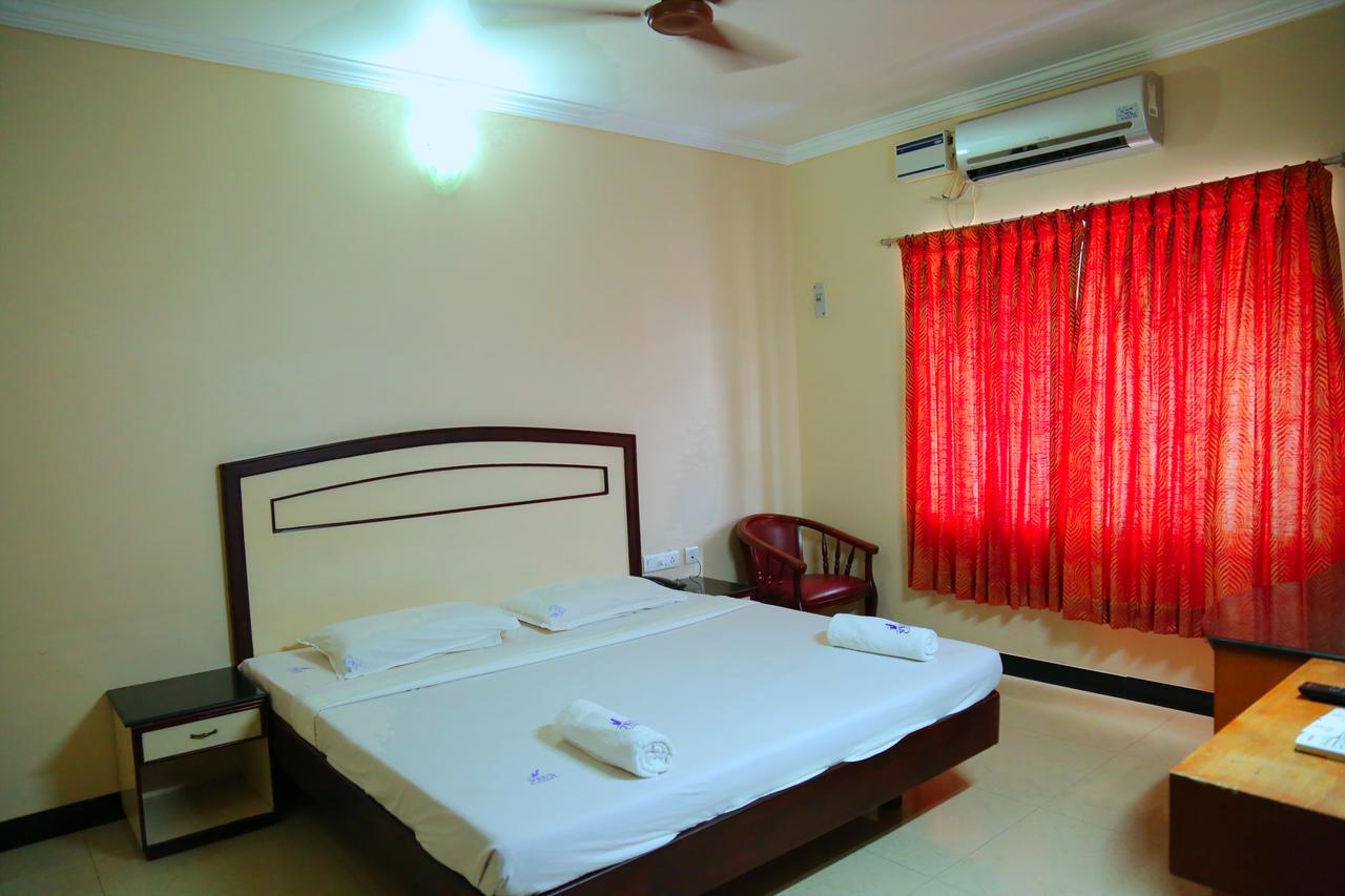 Hotel Vels Court Palani Exteriör bild