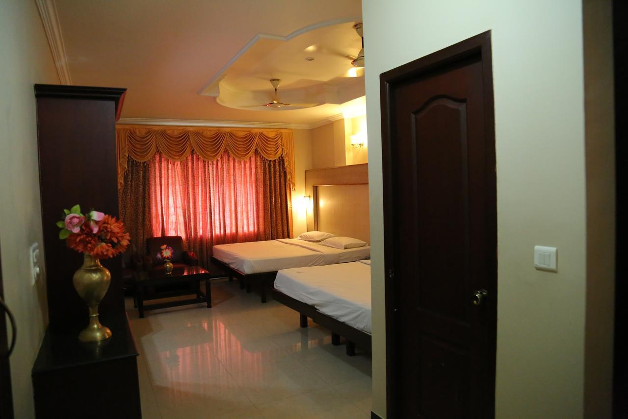Hotel Vels Court Palani Exteriör bild
