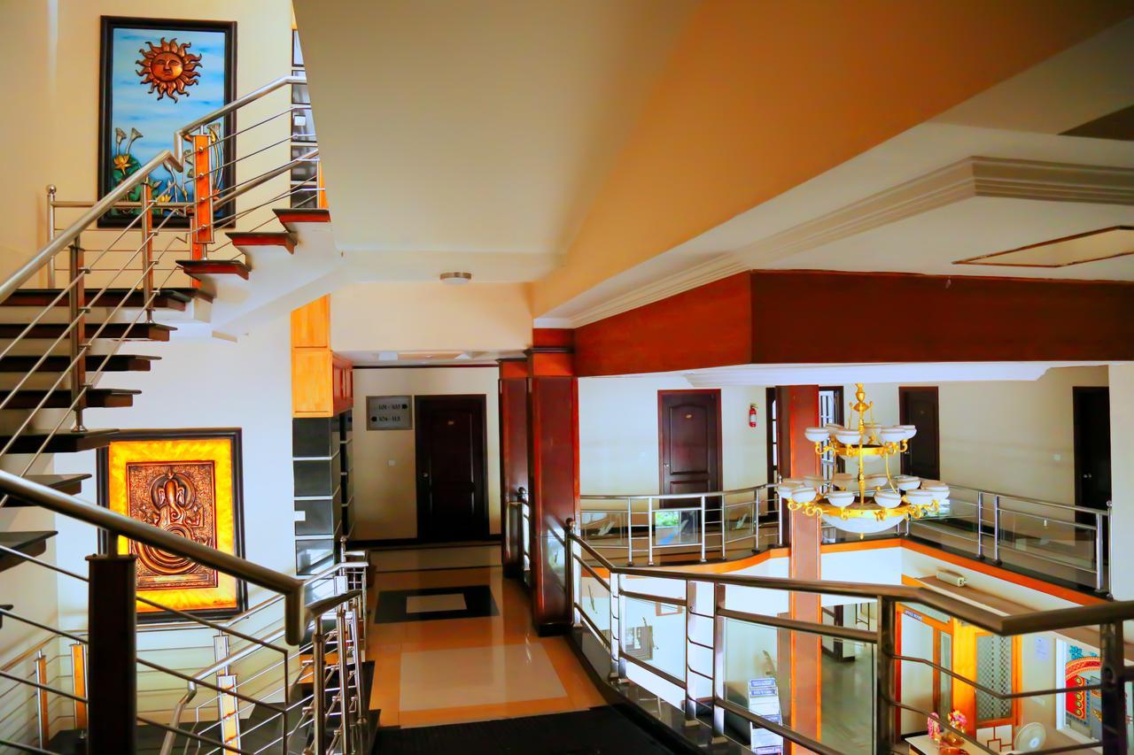 Hotel Vels Court Palani Exteriör bild