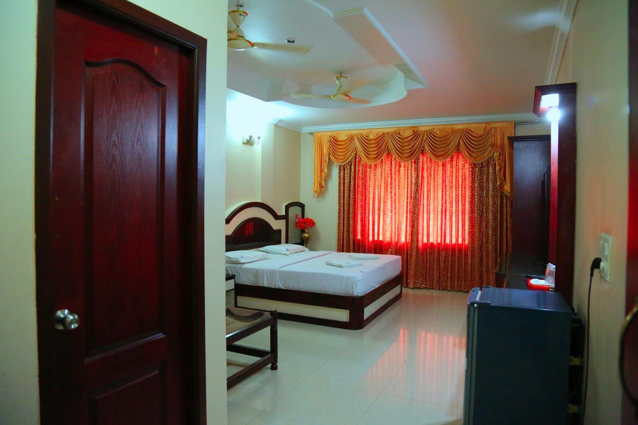 Hotel Vels Court Palani Exteriör bild