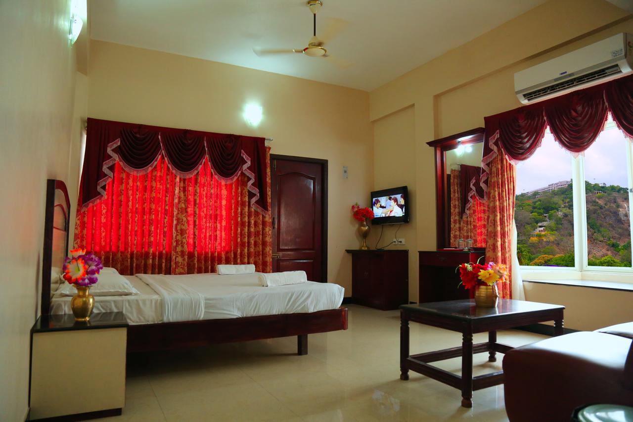 Hotel Vels Court Palani Exteriör bild