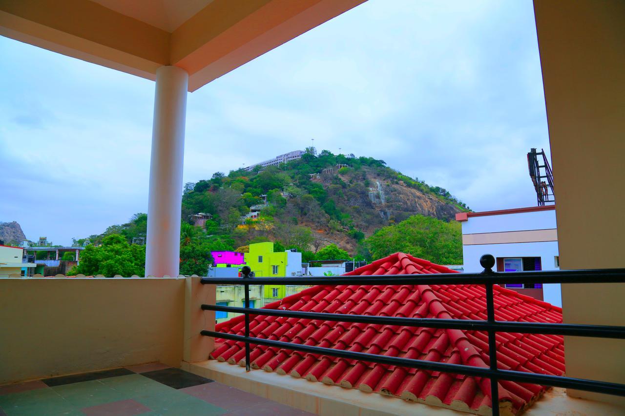 Hotel Vels Court Palani Exteriör bild