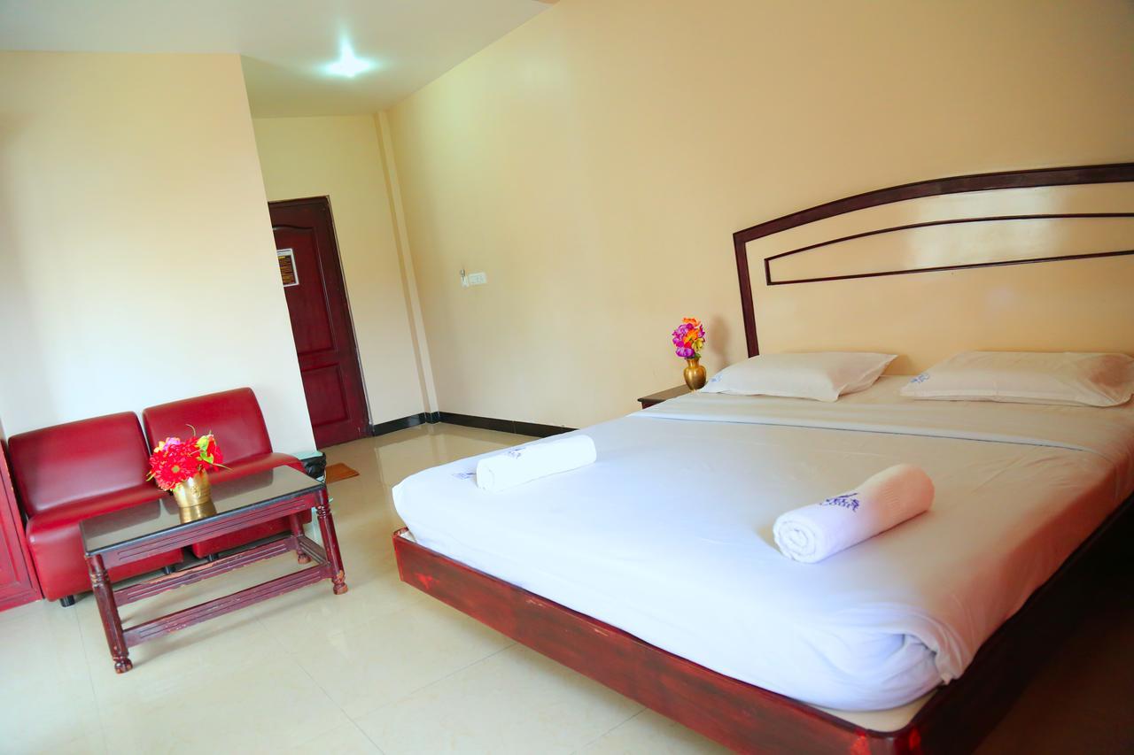 Hotel Vels Court Palani Exteriör bild