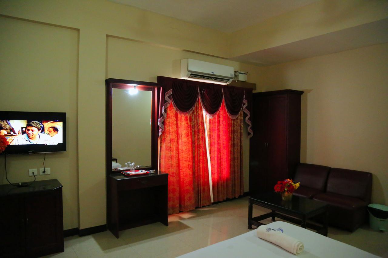 Hotel Vels Court Palani Exteriör bild