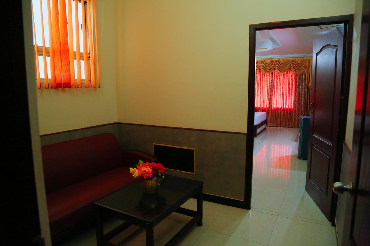 Hotel Vels Court Palani Exteriör bild