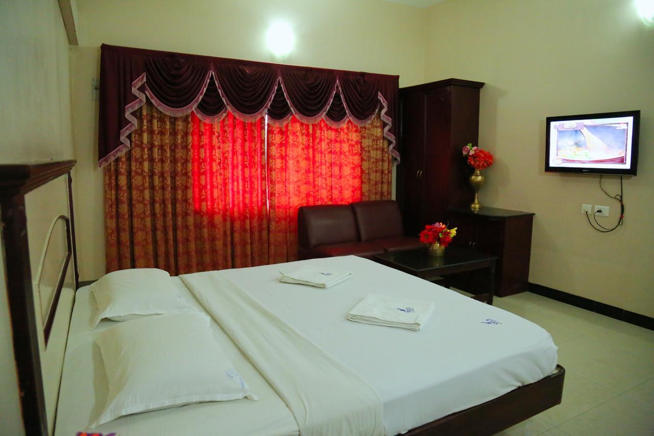 Hotel Vels Court Palani Exteriör bild