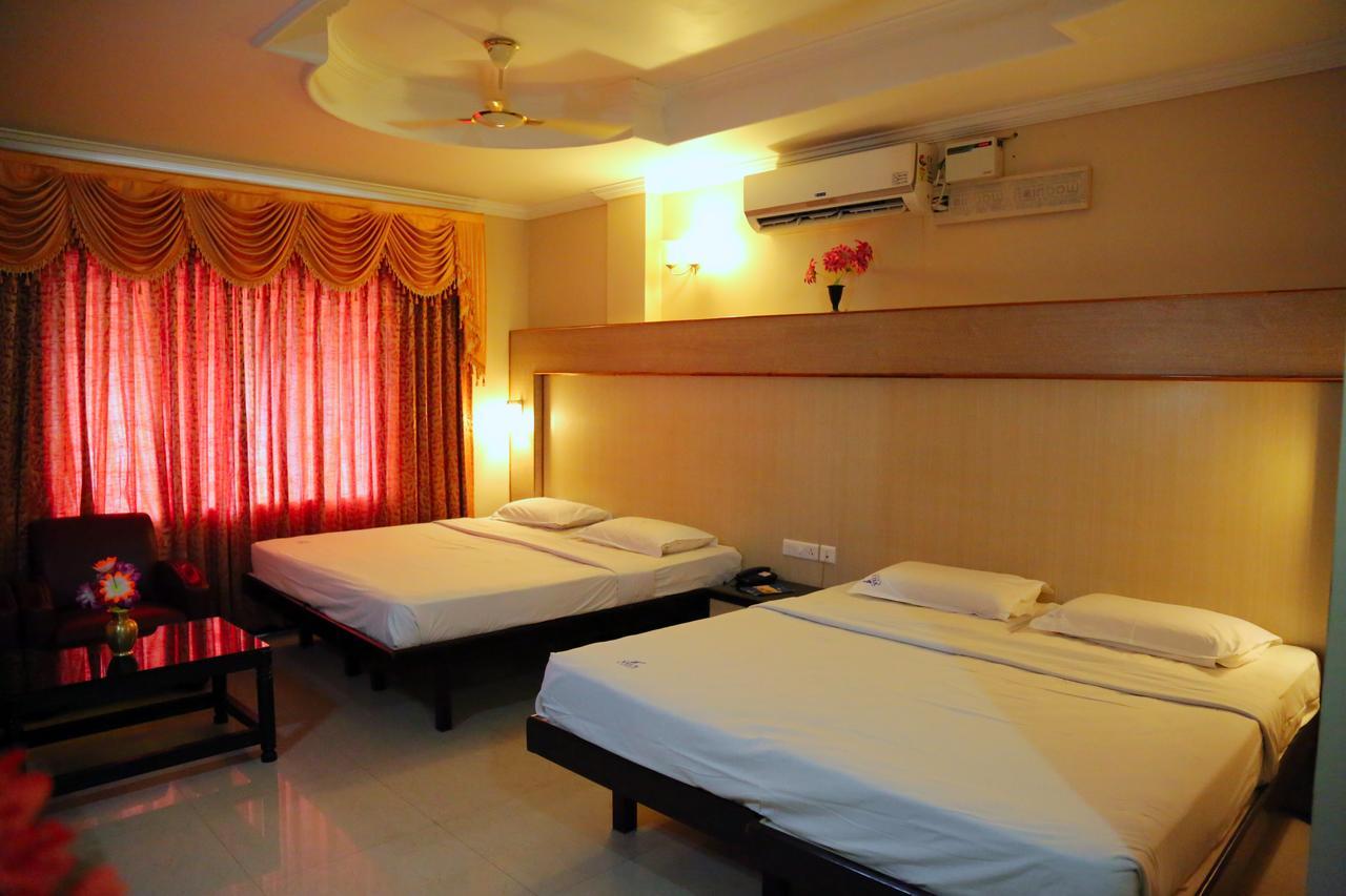 Hotel Vels Court Palani Exteriör bild