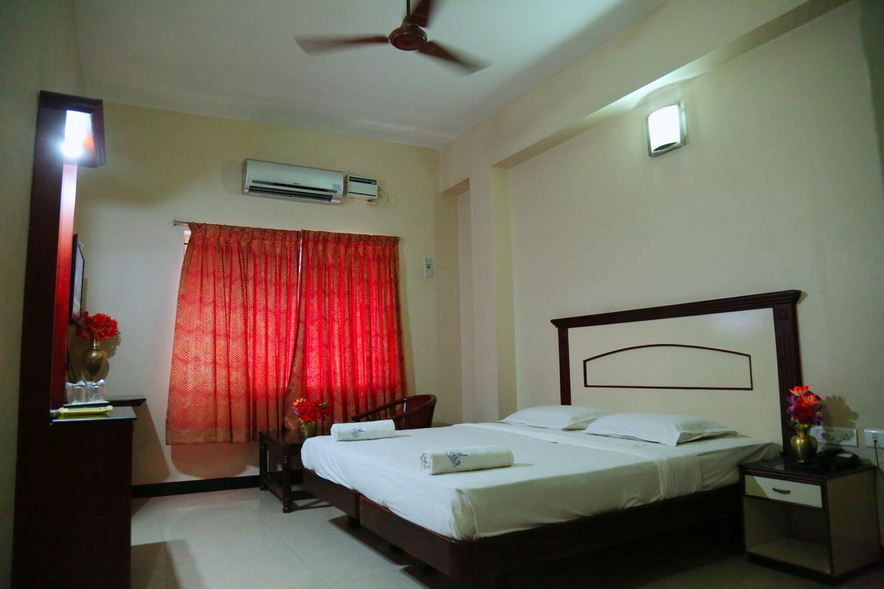 Hotel Vels Court Palani Exteriör bild