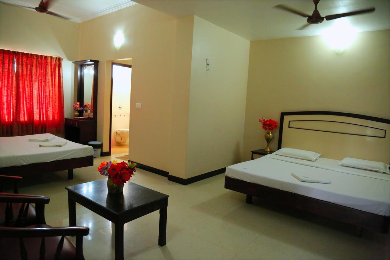 Hotel Vels Court Palani Exteriör bild
