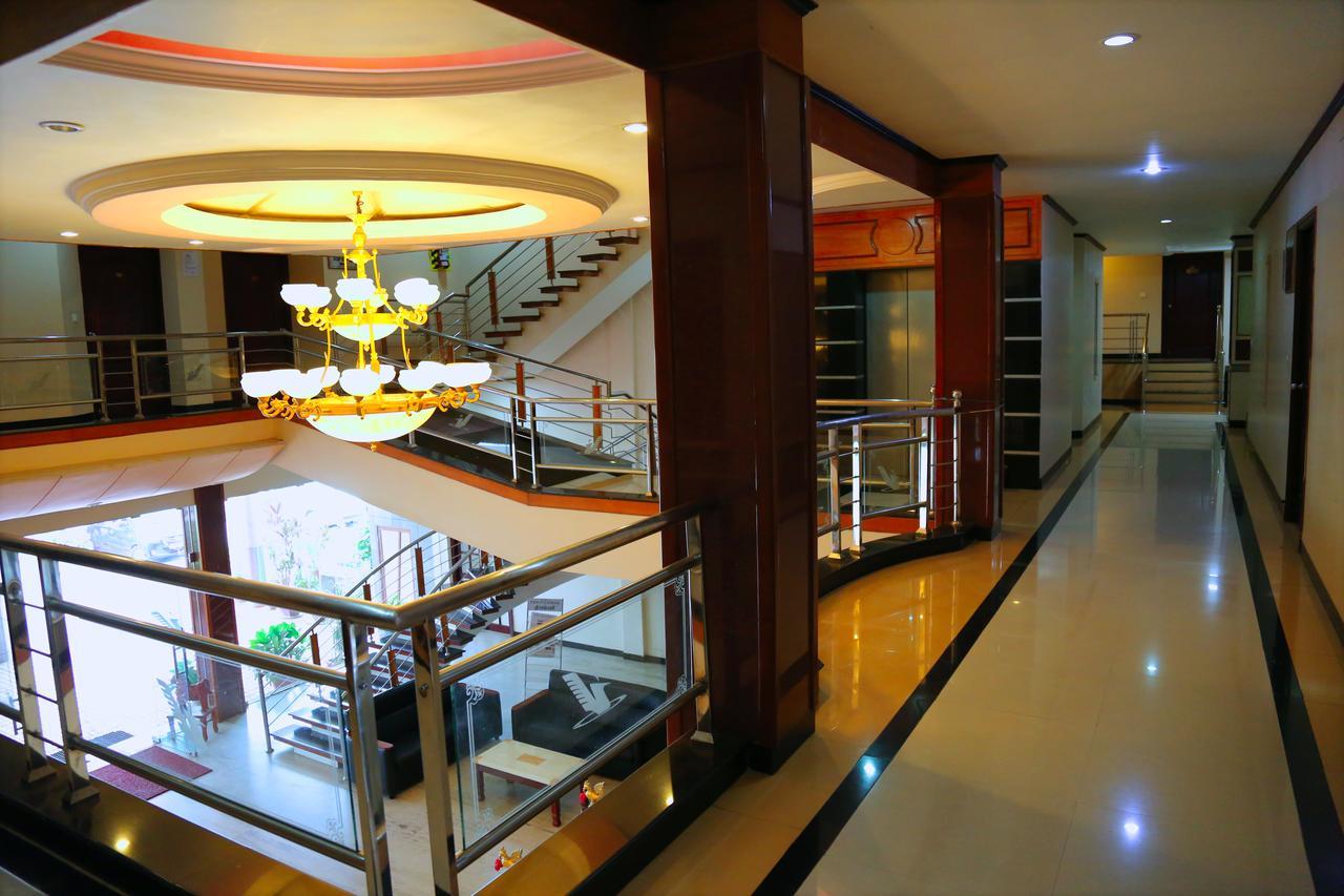 Hotel Vels Court Palani Exteriör bild