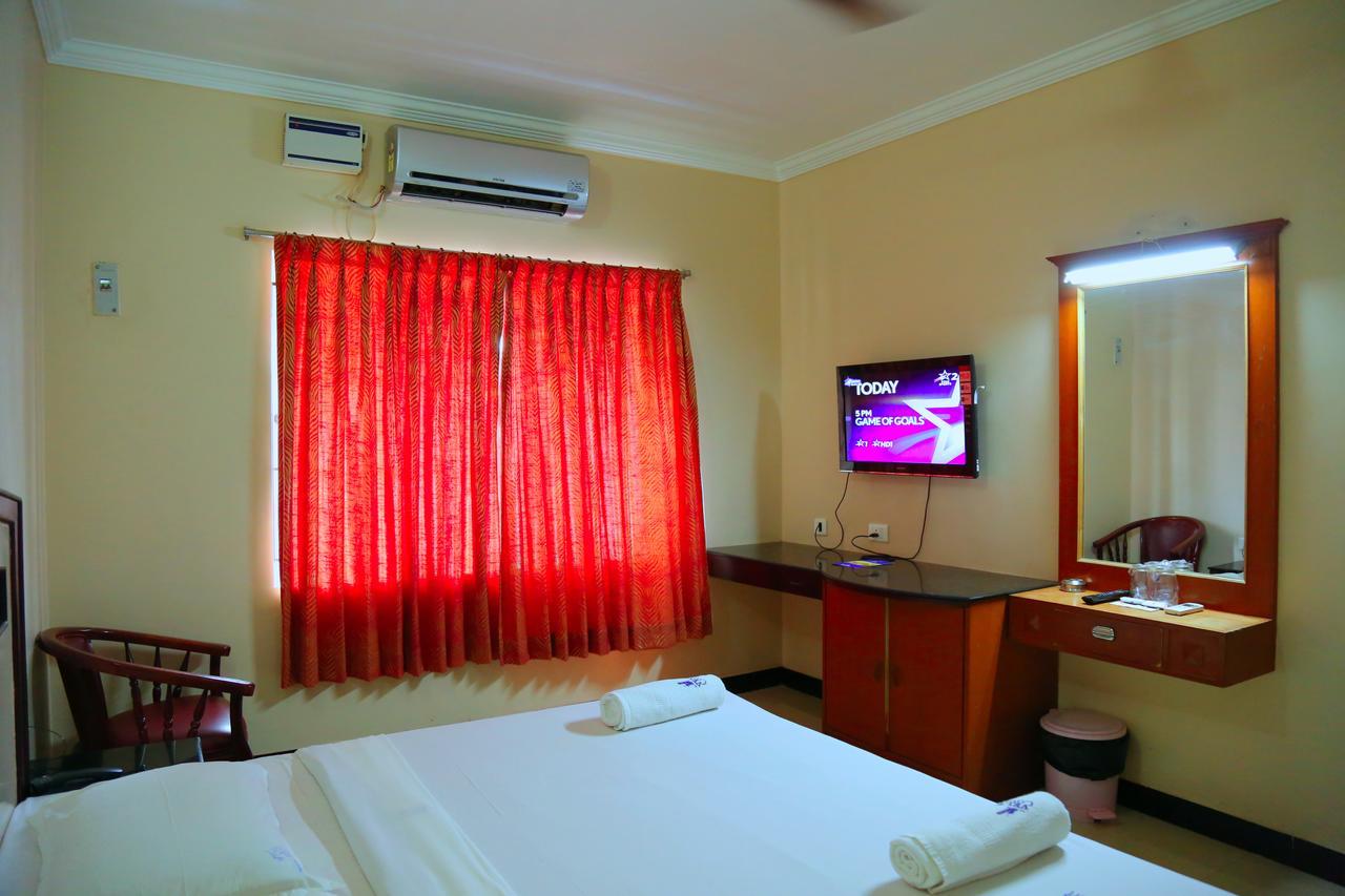 Hotel Vels Court Palani Exteriör bild
