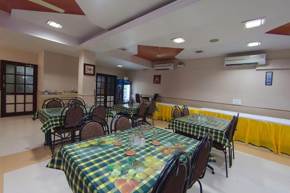 Hotel Vels Court Palani Exteriör bild